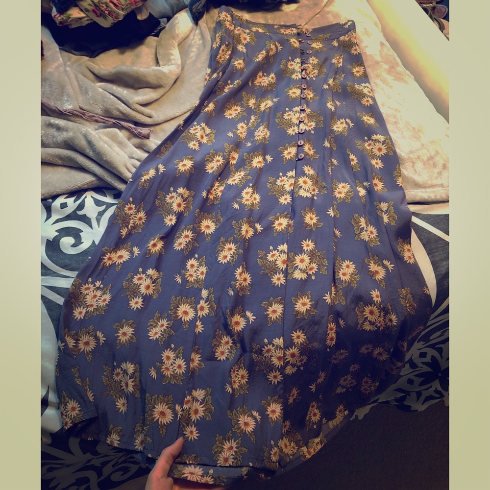 Vintage daisy maxi skirt with buttons